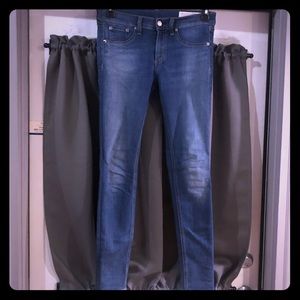 EUC rag & bone skinny jeans 28